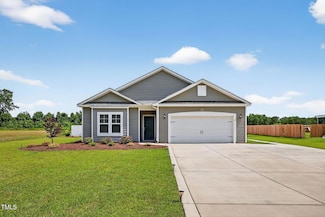 611 Laurel Lake Rd, Salemburg, NC 28385