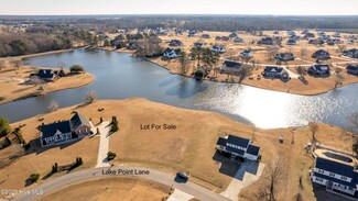 180 Lake Point Ln, Clinton, NC 28328