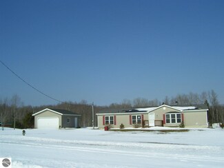 1445 Apple Ln, Rose City, MI 48654