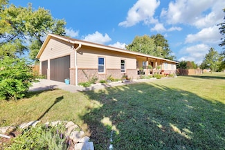 10209 SW Haverhill Rd, Augusta, KS 67010