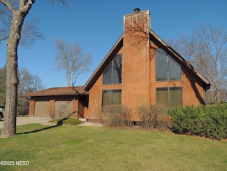708 13th St NE, Watertown, SD 57201