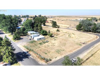 404 NW Second St, Grass Valley, OR 97029