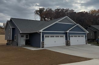 4901 Woodland Park Dr, Eau Claire, WI 54701