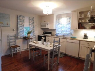 2 Louise Dr, Litchfield, NH 03052