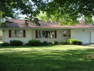 696 E Lincoln Ave, Watseka, IL 60970