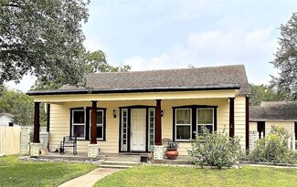 813 E Market St, Sinton, TX 78387