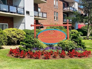 44 Broadlawn Park Unit 14A, Chestnut Hill, MA 02467