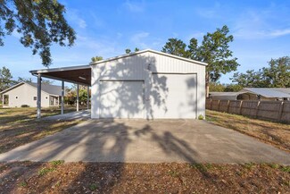 515 Riverside Dr, Steinhatchee, FL 32359