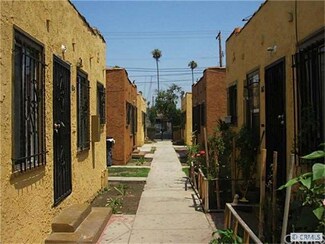 860 W 83rd St, Los Angeles, CA 90044