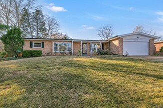 9069 Crest Oak Ln, Saint Louis, MO 63126