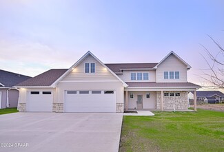 5943 Sylvia Cir, Grand Forks, ND 58201