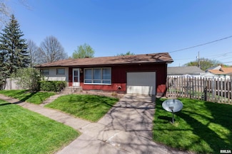 2444 Blackhawk St, Davenport, IA 52802