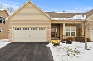 8 Golden Oaks Way, Rochester, NY 14612