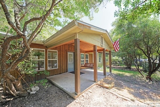 401 James St, Boerne, TX 78006