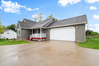 306 Meister Rd, Fremont, MI 49412