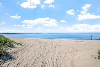 1 Offshore Rd, Narragansett, RI 02882