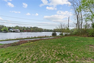 376 Arnolds Neck Dr, Warwick, RI 02886