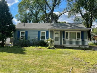 1114 Campbell Ave, Wheaton, IL 60189