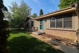 6807 Cliffside Dr, Racine, WI 53402