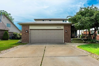 38114 Huron Pointe Dr, Harrison Township, MI 48045