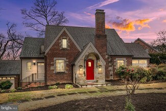 2430 S Lynn St, Arlington, VA 22202