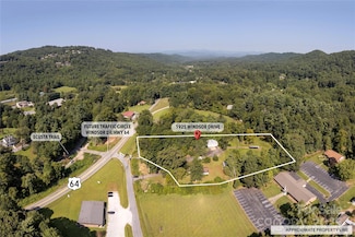 1925-B Windsor Dr, Laurel Park, NC 28791