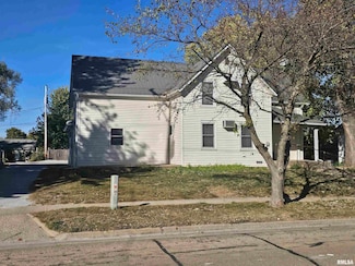510 2nd St, Dewitt, IA 52742