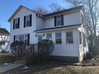 303 S 3rd Ave, Forreston, IL 61030