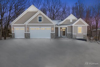 14892 Timberoak St, Holland, MI 49424