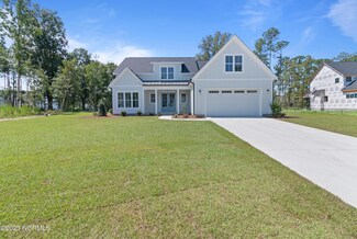 33 Kenilworth Ct, Hampstead, NC 28443