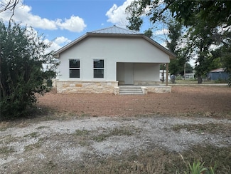 1402 W Sunset St, San Saba, TX 76877