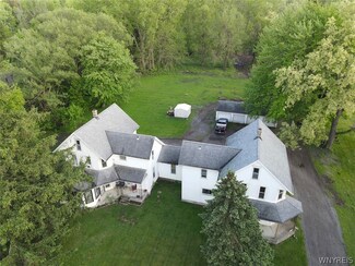 5183 Genesee St, Bowmansville, NY 14026
