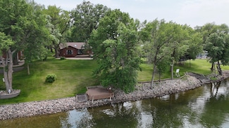 1122 S Andrew Dr NE, New London, MN 56273