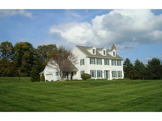 35 Friends Ln, Honeoye Falls, NY 14472