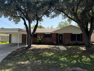 218 N Louis Ave, Yorktown, TX 78164
