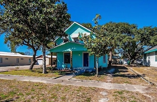 936 S Houston St, Aransas Pass, TX 78336