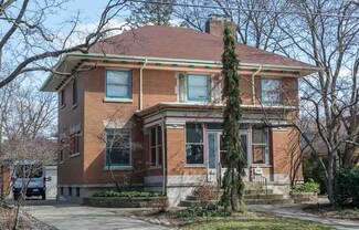 715 N Spring St, Elgin, IL 60120