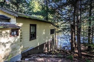 150 N Shore Dr, Ludlow, VT 05149