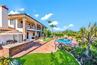1255 Kings Crown Rd, Santa Ana, CA 92705