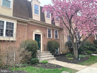 10147 Valentino Dr, Oakton, VA 22124