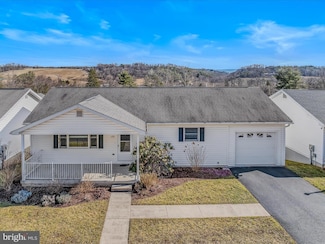 196 United Morgan Cir, Berkeley Springs, WV 25411
