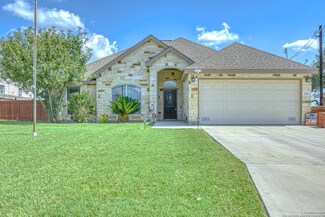 121 Parkcrest, Floresville, TX 78114