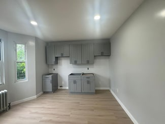 27-20 Humphreys St, Flushing, NY 11369