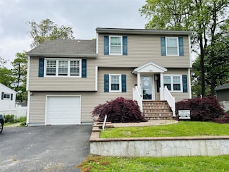 388 N Alleghany Ave, Lindenhurst, NY 11757