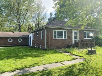 222 E Leonard St, Staunton, IL 62088