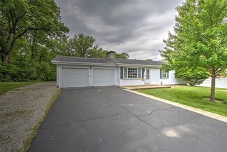 13 Circle Dr, Decatur, IL 62521