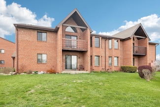 N58W23833 Hastings Ct Unit 801, Sussex, WI 53089