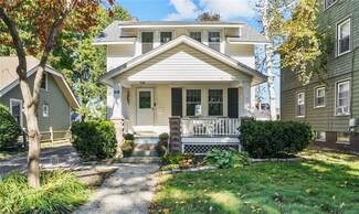 216 Hunts Ave, Pawtucket, RI 02861