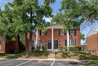 10447 Willowdale Dr, Saint Louis, MO 63146