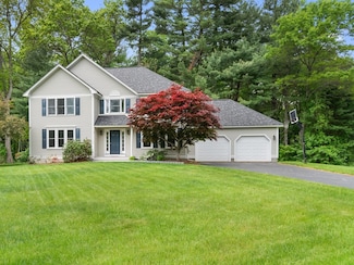 33 Hyacinth Dr, Westford, MA 01886